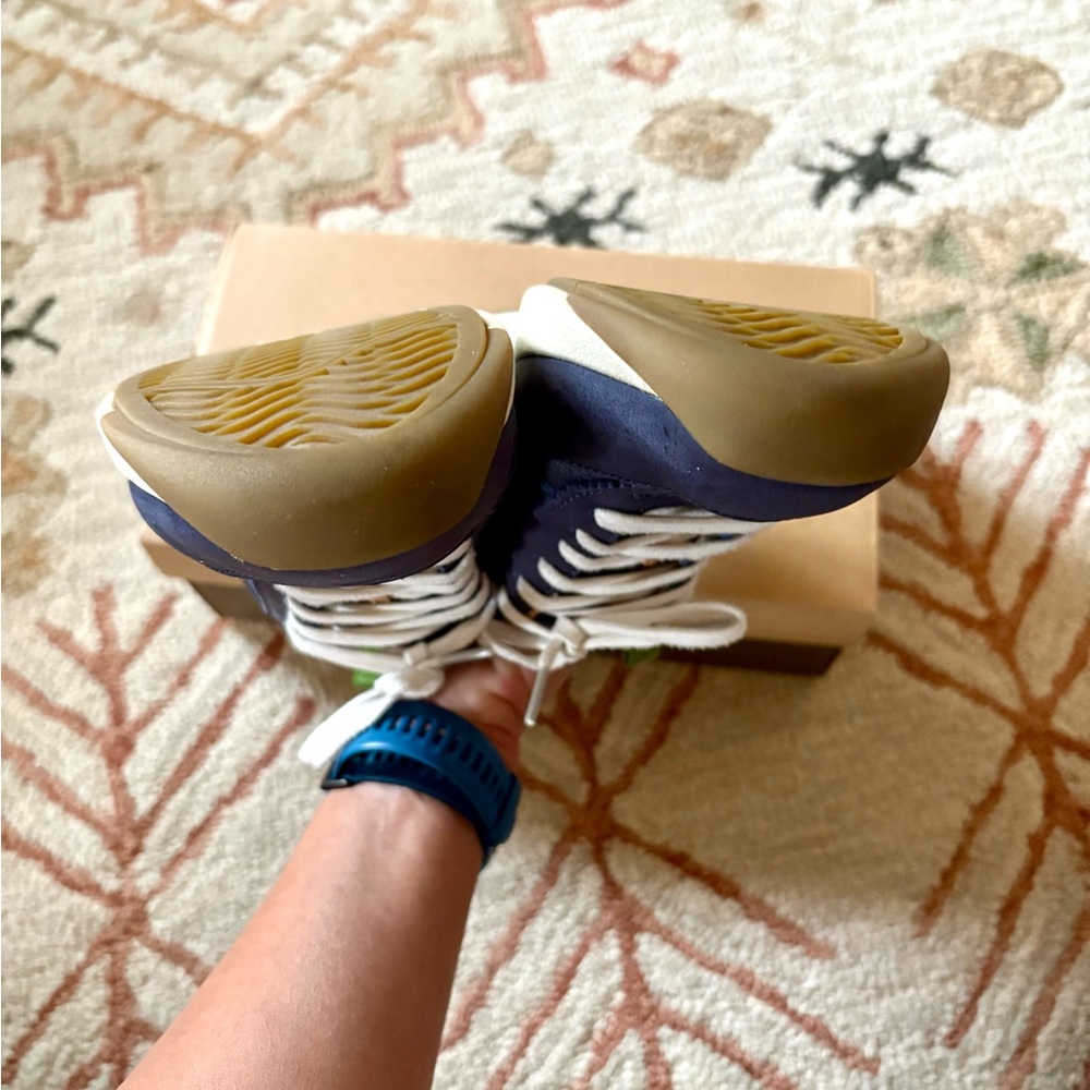 Olukai Kaulele navy leather sneaker W8.5 - Picture 14 of 15